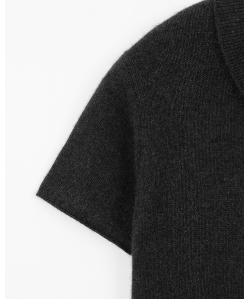 THEENDQUESTION(ジエンドクエスチョン)の「Raccoon collar knit top / DARK GRAY(ニット/セーター・レディース・その他・1/2)」の3枚目の写真