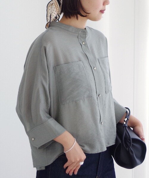 SHIPS(シップス)の「〈手洗い可〉NEW シルク混 シアー 羽織 シャツ(シャツ/ブラウス・レディース・ライトグリーン/ライトブルー/カーキ・ONE SIZE)」の2枚目の写真