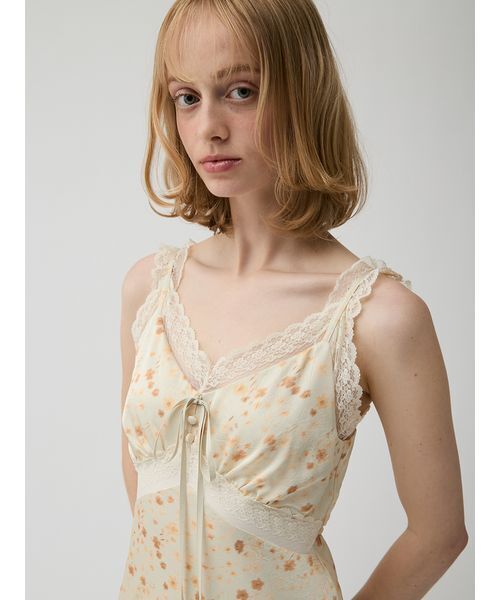 LILY BROWN（リリーブラウン）の「レーストリムサテンキャミワンピース（ワンピース・レディース・ブラック/イエロー/ラベンダー・1/0）」の15枚目の写真