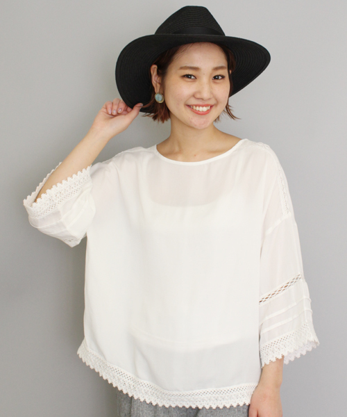 mystic(ミスティック)の「【mystic】かぎ針レースプルオーバー(シャツ/ブラウス・レディース・オフホワイト/グリーン/ネイビー/ピンク・フリ-)」の2枚目の写真