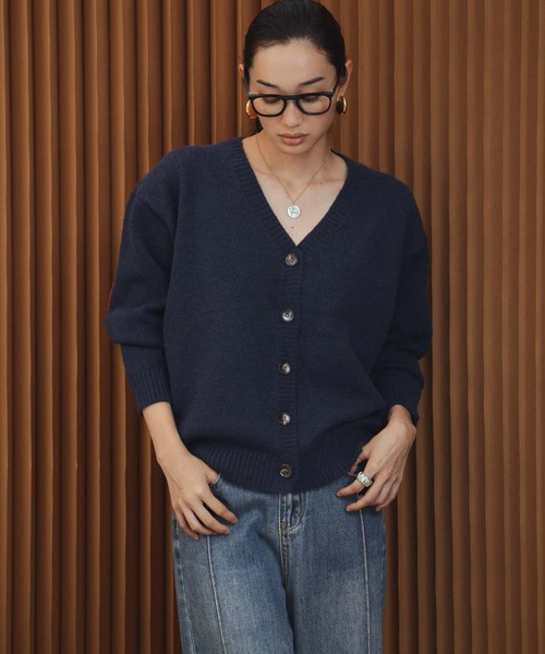 ELFRANK(エルフランク)の「【2026AW】【M~Lサイズ展開】ハートエルボー刺繍Vネックニットカーディガン(カーディガン/ボレロ・レディース・ネイビー/オフホワイト/レッド/ブラック・M/L)」の15枚目の写真