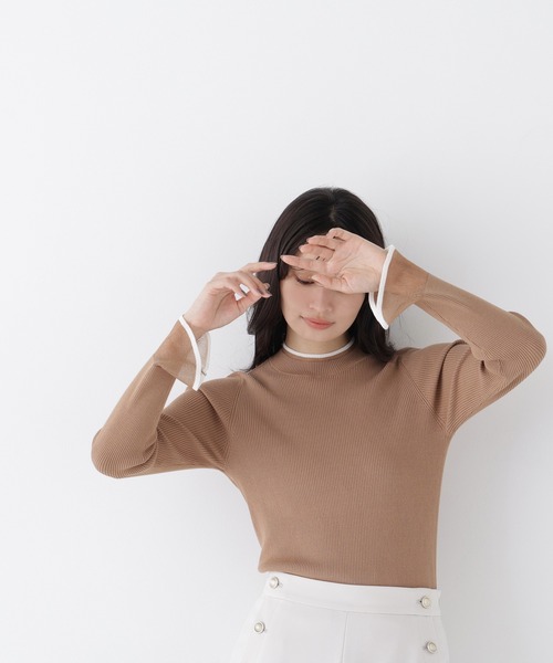 NATURAL BEAUTY BASIC(ナチュラルビューティーベーシック)の「シアーフレアカフスリブニット(ニット/セーター・レディース・ベージュ系その他/ピンク系その他2/オフホワイト/ブルー/ダークブラウン/チャコールグレー/ブラック・フリ-)」の6枚目の写真