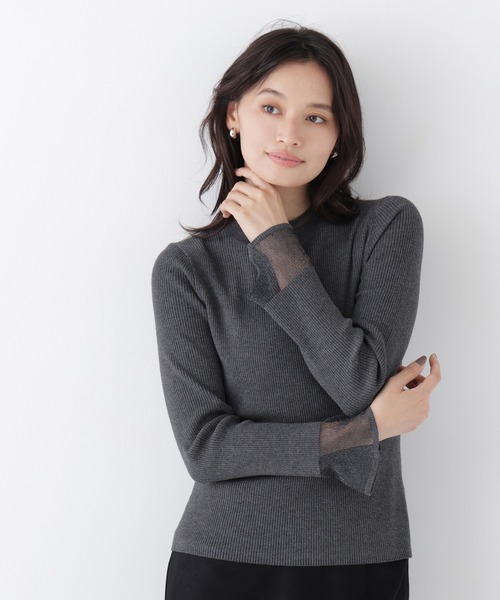 NATURAL BEAUTY BASIC(ナチュラルビューティーベーシック)の「シアーフレアカフスリブニット(ニット/セーター・レディース・ベージュ系その他/ピンク系その他2/オフホワイト/ブルー/ダークブラウン/チャコールグレー/ブラック・フリ-)」の4枚目の写真