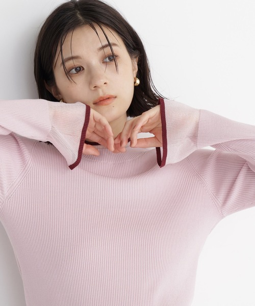 NATURAL BEAUTY BASIC(ナチュラルビューティーベーシック)の「シアーフレアカフスリブニット(ニット/セーター・レディース・ベージュ系その他/ピンク系その他2/オフホワイト/ブルー/ダークブラウン/チャコールグレー/ブラック・フリ-)」の13枚目の写真