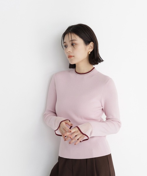 NATURAL BEAUTY BASIC(ナチュラルビューティーベーシック)の「シアーフレアカフスリブニット(ニット/セーター・レディース・ベージュ系その他/ピンク系その他2/オフホワイト/ブルー/ダークブラウン/チャコールグレー/ブラック・フリ-)」の8枚目の写真
