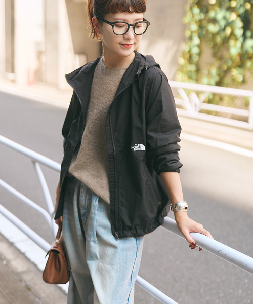 Spick & Span(スピックアンドスパン)の「《撥水 / 追加》THE NORTH FACE/ザ ノース フェイス Compact Jacket(マウンテンパーカー・レディース・ベージュ/ブラック・MEDIUM)」の16枚目の写真