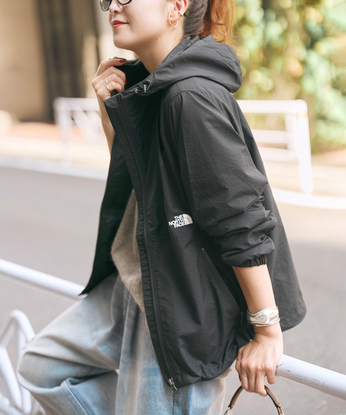 Spick & Span(スピックアンドスパン)の「《撥水 / 追加》THE NORTH FACE/ザ ノース フェイス Compact Jacket(マウンテンパーカー・レディース・ベージュ/ブラック・MEDIUM)」の17枚目の写真