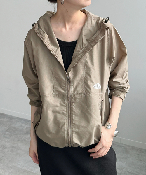 Spick & Span(スピックアンドスパン)の「《撥水 / 追加》THE NORTH FACE/ザ ノース フェイス Compact Jacket(マウンテンパーカー・レディース・ベージュ/ブラック・MEDIUM)」の21枚目の写真