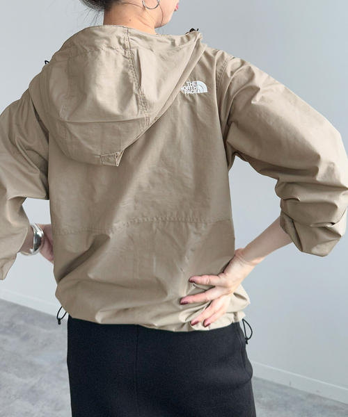 Spick & Span(スピックアンドスパン)の「《撥水 / 追加》THE NORTH FACE/ザ ノース フェイス Compact Jacket(マウンテンパーカー・レディース・ベージュ/ブラック・MEDIUM)」の22枚目の写真