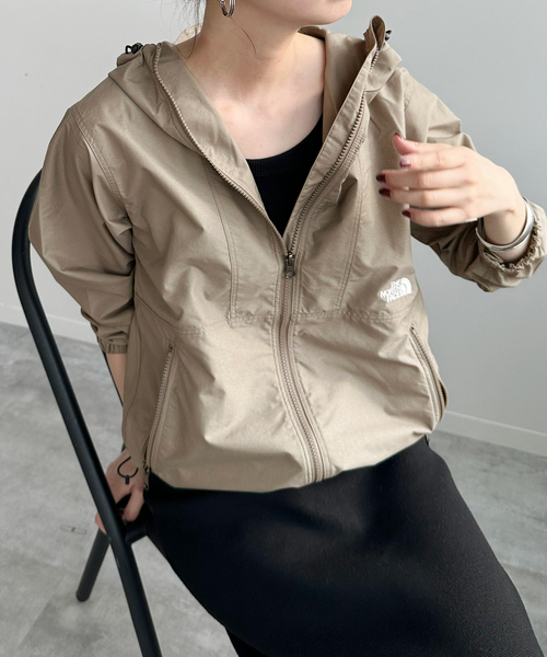 Spick & Span(スピックアンドスパン)の「《撥水 / 追加》THE NORTH FACE/ザ ノース フェイス Compact Jacket(マウンテンパーカー・レディース・ベージュ/ブラック・MEDIUM)」の9枚目の写真