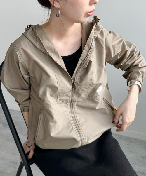 Spick & Span(スピックアンドスパン)の「《撥水 / 追加》THE NORTH FACE/ザ ノース フェイス Compact Jacket(マウンテンパーカー・レディース・ベージュ/ブラック・MEDIUM)」の10枚目の写真