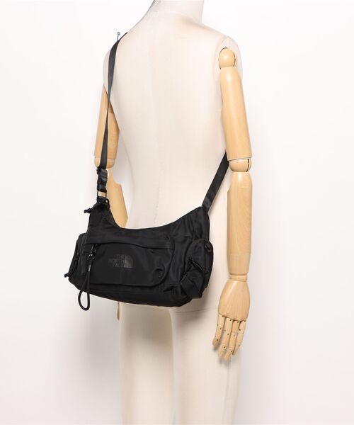 THE NORTH FACE(ザノースフェイス)の「TNF/WL-BONNEY HOBO BAG MINI-2(ショルダーバッグ・メンズ・ブラック/クリーム・FREE)」の14枚目の写真
