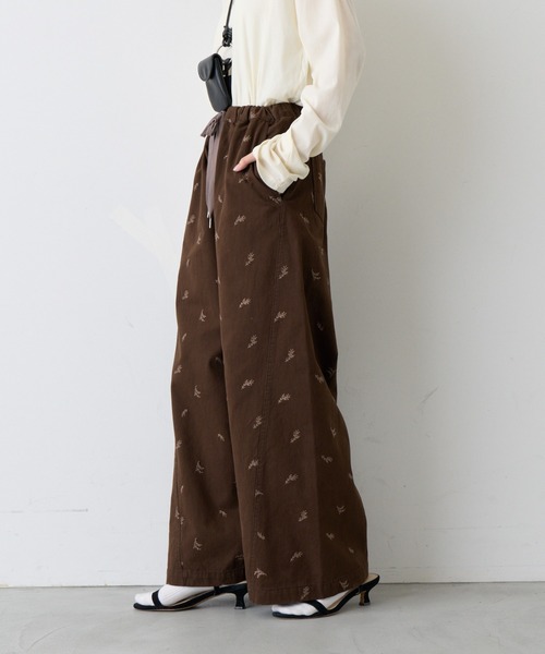 CIAOPANIC TYPY(チャオパニックティピー)の「∴リーフ刺繍ワイドイージーチノパンツ(Tシャツ/カットソー・レディース・カーキ/ベージュ/ブラウン・SMALL/MEDIUM/LARGE)」の4枚目の写真
