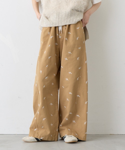 CIAOPANIC TYPY(チャオパニックティピー)の「∴リーフ刺繍ワイドイージーチノパンツ(Tシャツ/カットソー・レディース・カーキ/ベージュ/ブラウン・SMALL/MEDIUM/LARGE)」の16枚目の写真