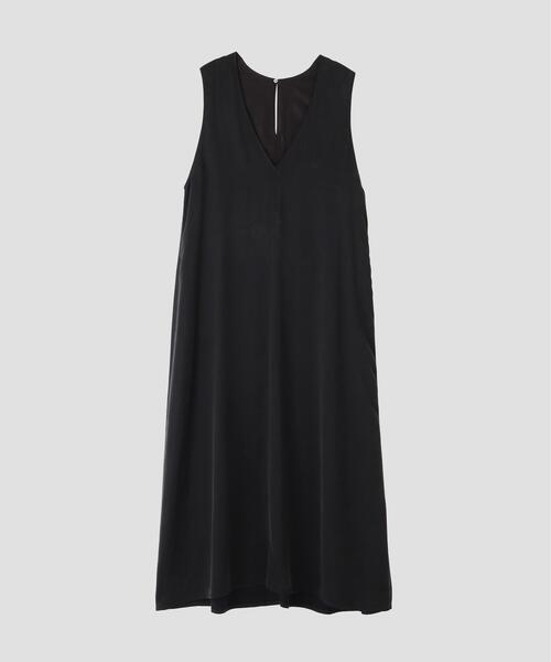 YLEVE（イレーヴ）の「YLEVE / FIBRILLATED SATIN A - LINE DRESS（ワンピース・レディース・グリーン系その他7/ブラック・1）」の13枚目の写真