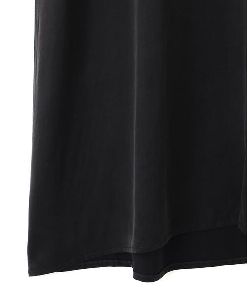 YLEVE（イレーヴ）の「YLEVE / FIBRILLATED SATIN A - LINE DRESS（ワンピース・レディース・グリーン系その他7/ブラック・1）」の4枚目の写真