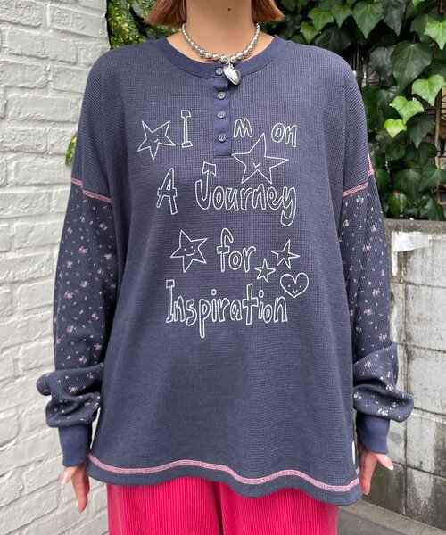 HELLO.SANFRANCISCO（ハローサンフランシスコ）の「【HELLO.SANFRANCISCO/ハローサンフランシスコ】花柄プリントワッフルヘンリーTEE（Tシャツ/カットソー・レディース・ネイビー/アイボリー・ONE SIZE）」の16枚目の写真