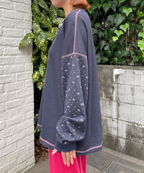 HELLO.SANFRANCISCO（ハローサンフランシスコ）の「【HELLO.SANFRANCISCO/ハローサンフランシスコ】花柄プリントワッフルヘンリーTEE（Tシャツ/カットソー・レディース・ネイビー/アイボリー・ONE SIZE）」の17枚目の写真