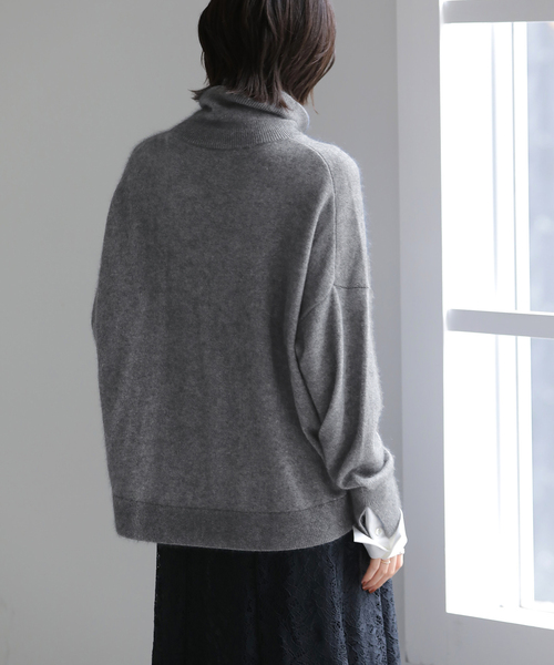 La TOTALITE（ラトータリテ）の「【洗える】カフスドッキングタートルプルオーバー（ニット/セーター・レディース・チャコールグレー/ブラック・FREE）」の13枚目の写真