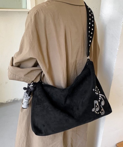 SHERU(シェル)の「音符刺繍 リベットショルダーバッグ Y2K ホーボーバッグ(ショルダーバッグ・レディース・ブラック・F)」の6枚目の写真