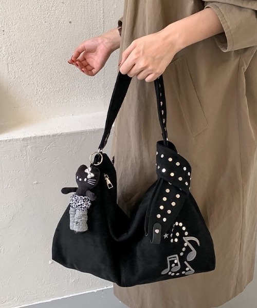 SHERU(シェル)の「音符刺繍 リベットショルダーバッグ Y2K ホーボーバッグ(ショルダーバッグ・レディース・ブラック・F)」の7枚目の写真