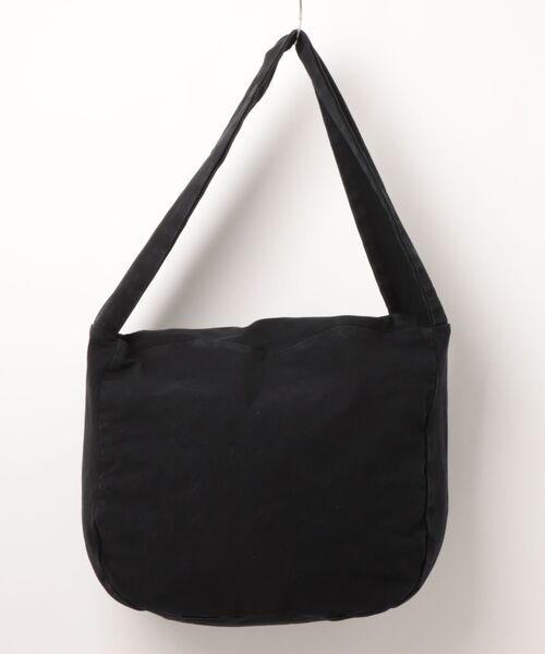 ADAM ET ROPE'（アダムエロペ）の「20/80 PRODUCT DYED #8 CANVAS MESSENGER BAG（トートバッグ・メンズ・ブラック・FREE）」の2枚目の写真