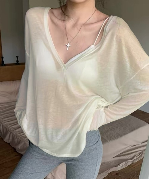 LEMOA(レモア)の「シアーVネック長袖プルオーバーカットソー(Tシャツ/カットソー・レディース・ベージュ/カーキ/ブラック・LARGE/MEDIUM)」の3枚目の写真