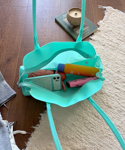 shyam inspiration(シャムインスピレーション)の「jelly bag/横長ジェリーバッグ(ショルダーバッグ・レディース・パープル/ピンク/イエロー/ブルー/グリーン・F)」の15枚目の写真