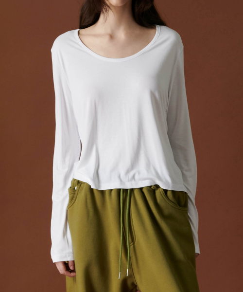 PROJECT WAVE(プロジェクトウェーブ)の「Row U Neck T Shirts (5color)(Tシャツ/カットソー・レディース・カーキ/アイボリー/オレンジ/Beige/ダークグレー・FREE)」の6枚目の写真