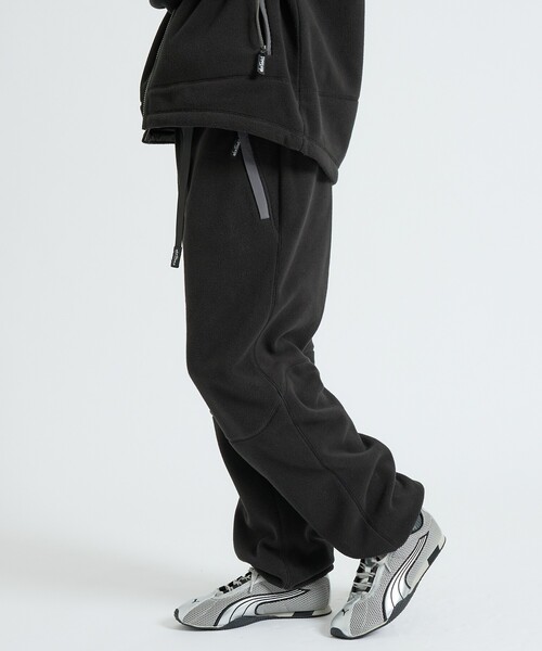 ABAHOUSE(アバハウス)の「【WILD THINGS / ワイルドシングス】BULKY FLEECE PANTS / バルキーフリースパンツ/ユニセックス(スウェットパンツ・メンズ・グレー/オレンジ系その他/ブラック・M/L)」の2枚目の写真