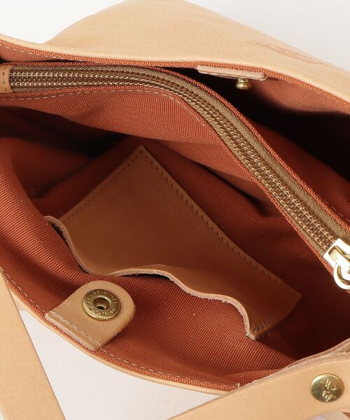 IL BISONTE(イルビゾンテ)の「IL BISONTE / クロスボディバッグ / 2026 AUTUMN WINTER(ショルダーバッグ・レディース・ナチュラル/ブラック・FREE)」の13枚目の写真