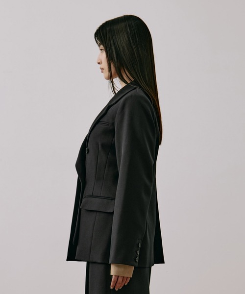UNITED TOKYO(ユナイテッドトウキョウ)の「【ZOZO限定先行予約受付】HAKAMAダブルジャケット|ウォッシャブル/セットアップ/オフィスカジュアル/オケージョン/秋服/長袖(テーラードジャケット・レディース・ベージュ/ブラック・2/1)」の7枚目の写真