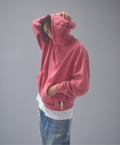 ADAM PATEK(アダムパテック)の「ADAMPATEK/dyed still embellished pullover pk/製品染めブラストパーカー(パーカー・メンズ・レッド/ブラック・1/2)」の9枚目の写真