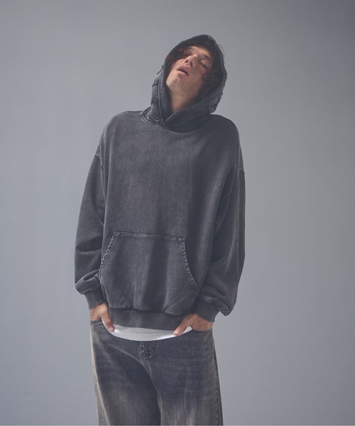 ADAM PATEK(アダムパテック)の「ADAMPATEK/dyed still embellished pullover pk/製品染めブラストパーカー(パーカー・メンズ・レッド/ブラック・1/2)」の3枚目の写真