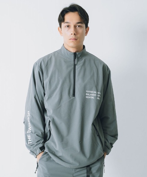 SWINGGGR(スウィンガー)の「THE SWINGGGR/ザ スウィンガー/STRETCH NYLON STAND ZIP TOP(その他アウター・メンズ・ブラック/グレー・2/3)」の2枚目の写真