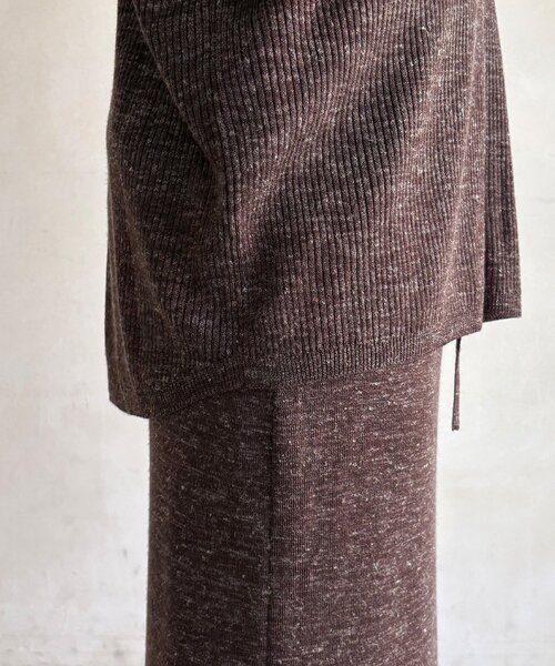 DouDou(ドゥドゥ)の「【セットアップ可能】バックロゴ刺繍メランジニットプルオーバー(ニット/セーター・レディース・ブラウン/チャコールグレー・FREE)」の4枚目の写真