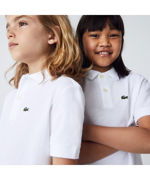LACOSTE（ラコステ）の「Boys ポロシャツ (半袖)（ポロシャツ・キッズ・ホワイト/ブラック/ライトピンク/ネイビー/コバルトブルー/レッド/ボルドー/グレイッシュブルー/シルバーグレー/ブルーグリーン/ブルー/グリーン/ライトブルー/ピンク/イエロー/ロイヤルブルー/ダークブルー/グレー/レモンイエロー/カリビアンブルー/アクア/モスグリーン/インディゴブルー/アーミー/スカイブルー/クリアブルー/クリアイエロー/オリーブ/サファリグリーン/マルーン/エメラルド/ベビーピンク/ブルー系その他2/ブルー系その他・95/140/85/128/104/116/115）」の2枚目の写真