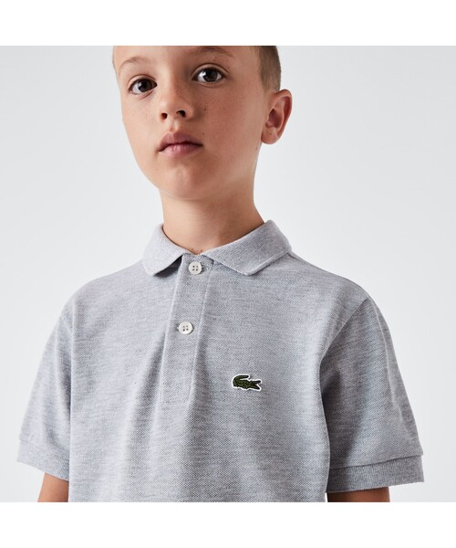 LACOSTE（ラコステ）の「Boys ポロシャツ (半袖)（ポロシャツ・キッズ・ホワイト/ブラック/ライトピンク/ネイビー/コバルトブルー/レッド/ボルドー/グレイッシュブルー/シルバーグレー/ブルーグリーン/ブルー/グリーン/ライトブルー/ピンク/イエロー/ロイヤルブルー/ダークブルー/グレー/レモンイエロー/カリビアンブルー/アクア/モスグリーン/インディゴブルー/アーミー/スカイブルー/クリアブルー/クリアイエロー/オリーブ/サファリグリーン/マルーン/エメラルド/ベビーピンク/ブルー系その他2/ブルー系その他・95/140/85/128/104/116/115）」の5枚目の写真
