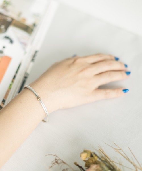 Rocky Monroe（ロッキーモンロー）の「ブラスシルバー/ゴールドバングル（バングル/リストバンド・メンズ・シルバー/ゴールド/アンティークシルバー/アンティークゴールド/シルバー系その他2/ゴールド系その他/シルバー系その他/ゴールド系その他4/ゴールド系その他3/シルバー系その他5/シルバー系その他3/ゴールド系その他2/G/O/D/L/A/I/Q/C/K/H/P/B/J/R/F/N/E/M/S/T/U・FREE）」の7枚目の写真