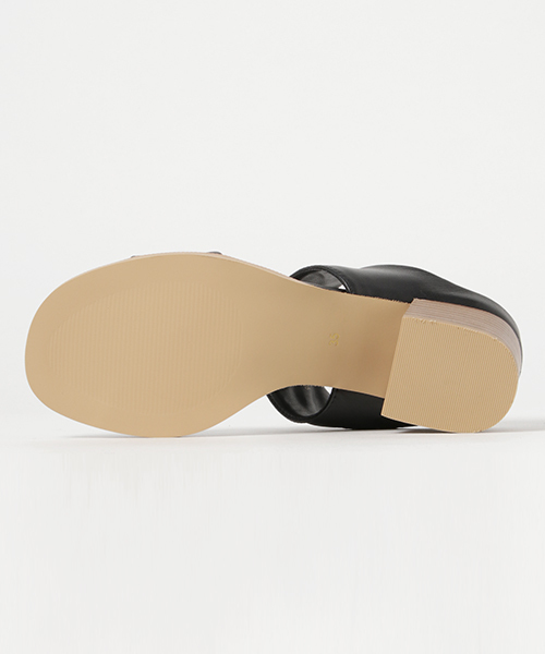 un dix cors(アンディコール)の「シープレザーWベルトミュール(サンダル・レディース・ベージュ/ブラック・SMALL/LARGE/MEDIUM)」の4枚目の写真