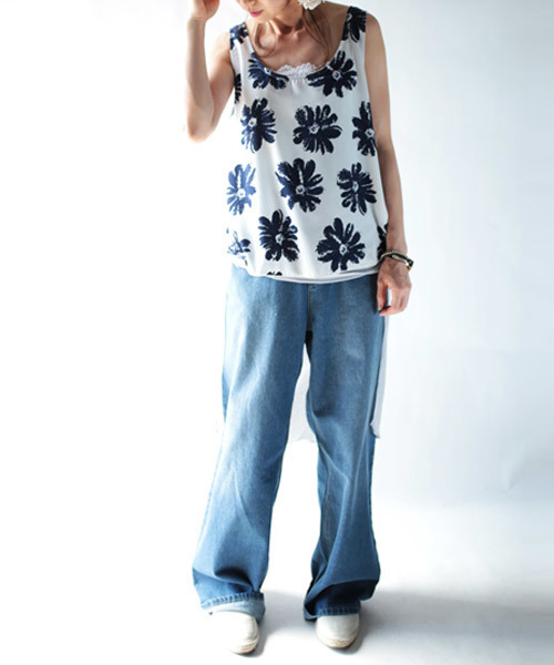 antiqua（アンティカ）の「花柄デザインノースリーブ（タンクトップ・レディース・ネイビー・FREE）」の3枚目の写真