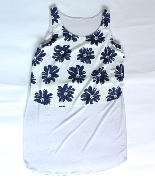 antiqua（アンティカ）の「花柄デザインノースリーブ（タンクトップ・レディース・ネイビー・FREE）」の6枚目の写真