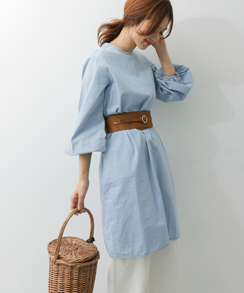 URBAN RESEARCH DOORS（アーバンリサーチドアーズ）の「ライトデニムギャザースリーブワンピース（ワンピース・レディース・ライトインディゴブルー/インディゴブルー・ONE）」の2枚目の写真