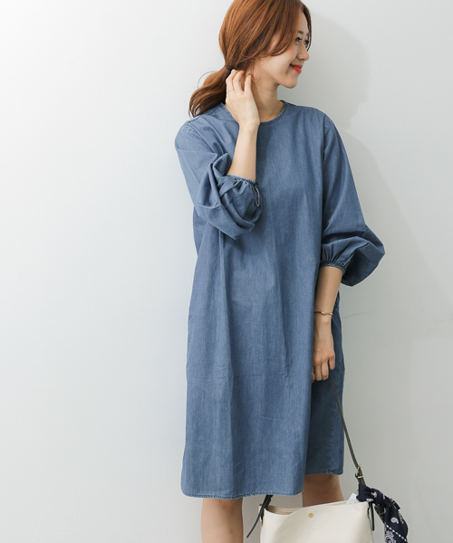 URBAN RESEARCH DOORS（アーバンリサーチドアーズ）の「ライトデニムギャザースリーブワンピース（ワンピース・レディース・ライトインディゴブルー/インディゴブルー・ONE）」の3枚目の写真