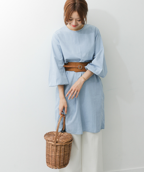 URBAN RESEARCH DOORS（アーバンリサーチドアーズ）の「ライトデニムギャザースリーブワンピース（ワンピース・レディース・ライトインディゴブルー/インディゴブルー・ONE）」の7枚目の写真