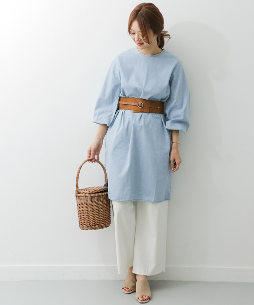 URBAN RESEARCH DOORS（アーバンリサーチドアーズ）の「ライトデニムギャザースリーブワンピース（ワンピース・レディース・ライトインディゴブルー/インディゴブルー・ONE）」の8枚目の写真