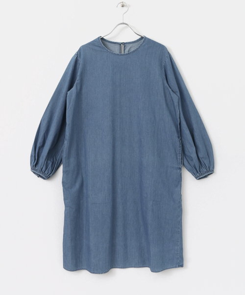 URBAN RESEARCH DOORS（アーバンリサーチドアーズ）の「ライトデニムギャザースリーブワンピース（ワンピース・レディース・ライトインディゴブルー/インディゴブルー・ONE）」の20枚目の写真