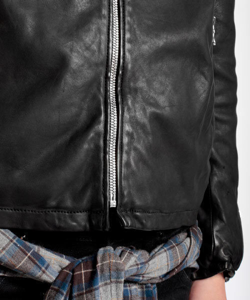 NANO universe（ナノユニバース）の「GARMENTDYE シングルライダース R/L（ライダースジャケット・メンズ・ブラック/チャコール・SMALL/MEDIUM/LARGE）」の6枚目の写真