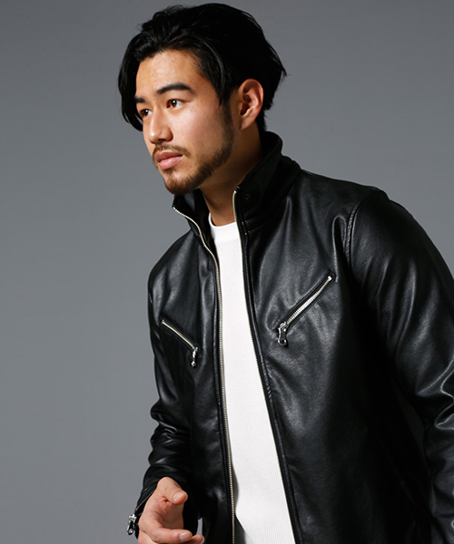 AZUL by moussy（アズールバイマウジー）の「合皮スタンドカラーフード取外ブルゾン（ブルゾン・メンズ・ブラック/キャメル・SMALL/MEDIUM/LARGE/X-LARGE/X-SMALL）」の2枚目の写真