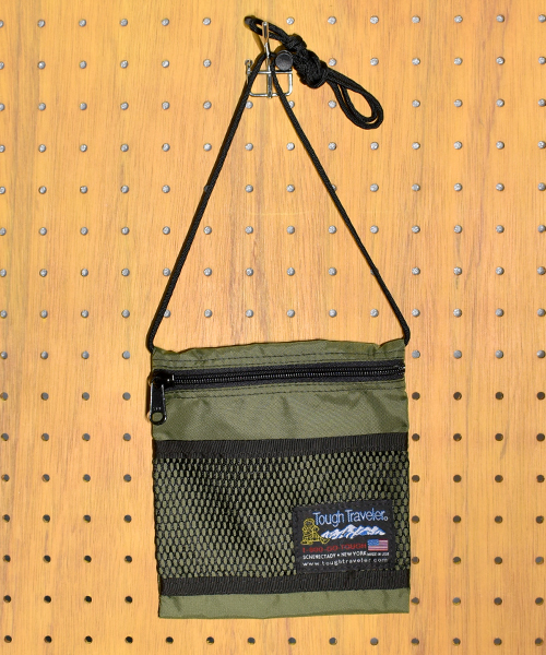 Tough Traveler（タフトラベラー）の「2018SS【Tough Traveler / タフトラベラー】Large Pouch with Mesh Pocket（ショルダーバッグ・レディース・バーガンディー/レッド/イエロー/ロイヤルブルー/シルバー/カーキブラウン/ブラック/オリーブ・FREE）」の4枚目の写真
